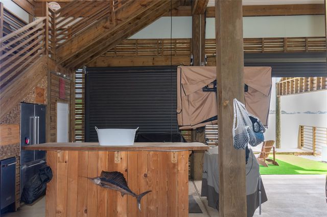 29 Cmdr Runco Lane, Taylor Lake Village, TX 77586