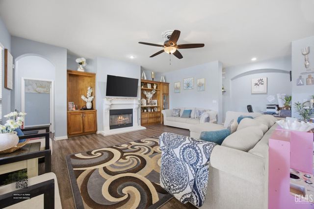 4401 Whitegate Avenue, Bakersfield, CA 93313