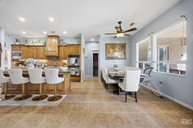 4401 Whitegate Avenue, Bakersfield, CA 93313