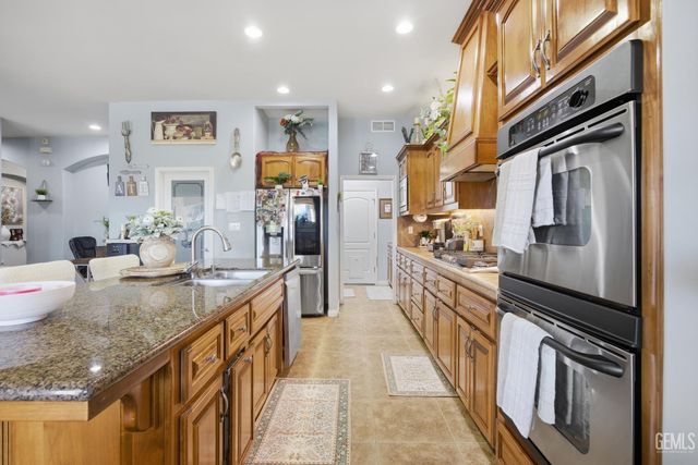 4401 Whitegate Avenue, Bakersfield, CA 93313