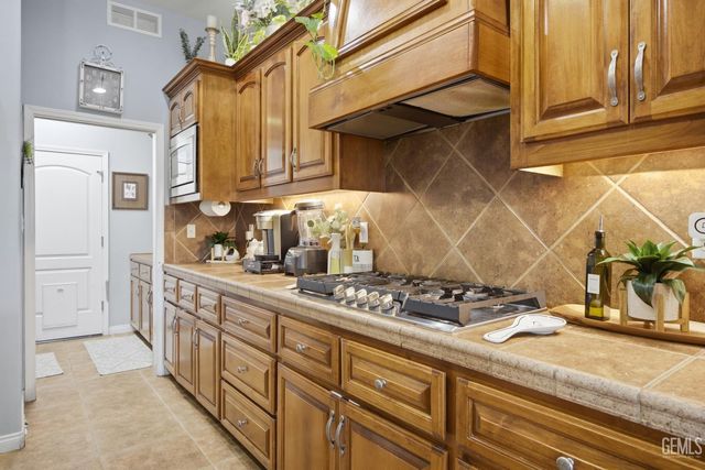 4401 Whitegate Avenue, Bakersfield, CA 93313