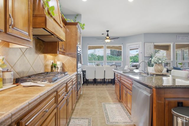 4401 Whitegate Avenue, Bakersfield, CA 93313