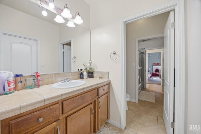 4401 Whitegate Avenue, Bakersfield, CA 93313