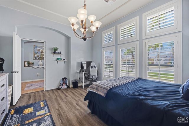 4401 Whitegate Avenue, Bakersfield, CA 93313