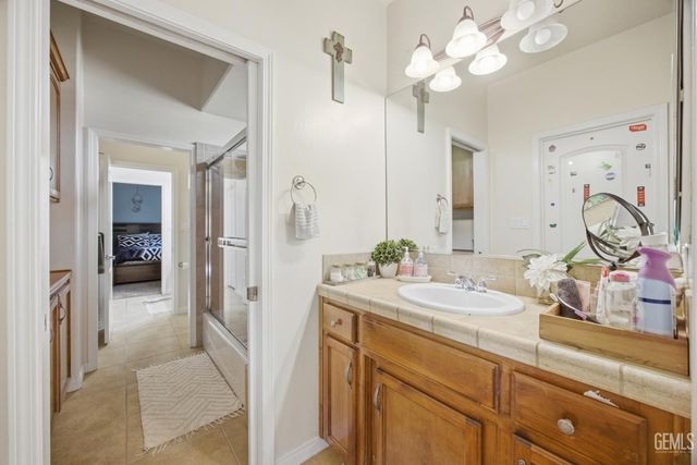 4401 Whitegate Avenue, Bakersfield, CA 93313