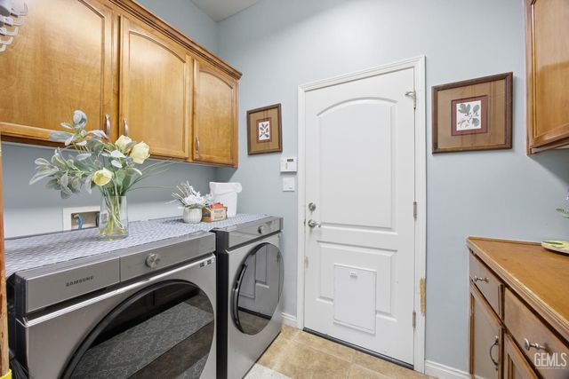 4401 Whitegate Avenue, Bakersfield, CA 93313