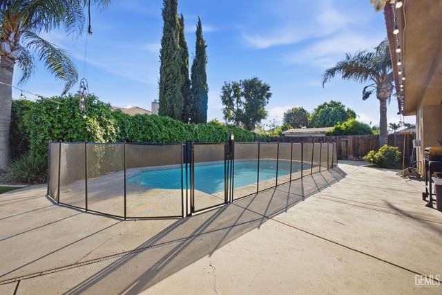 4401 Whitegate Avenue, Bakersfield, CA 93313