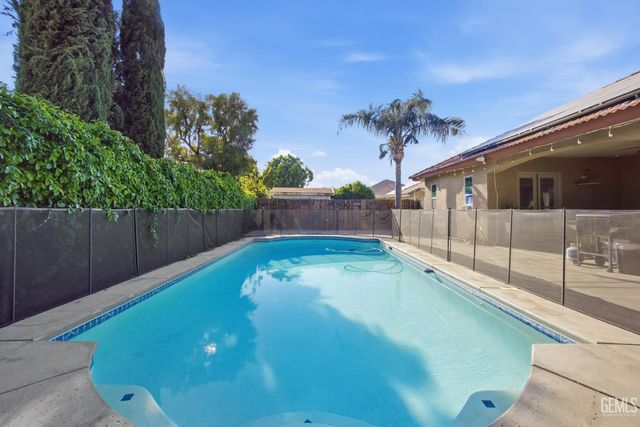 4401 Whitegate Avenue, Bakersfield, CA 93313