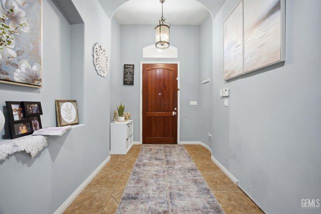 4401 Whitegate Avenue, Bakersfield, CA 93313