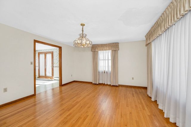 287 Fox Ave, Dracut, MA 01826