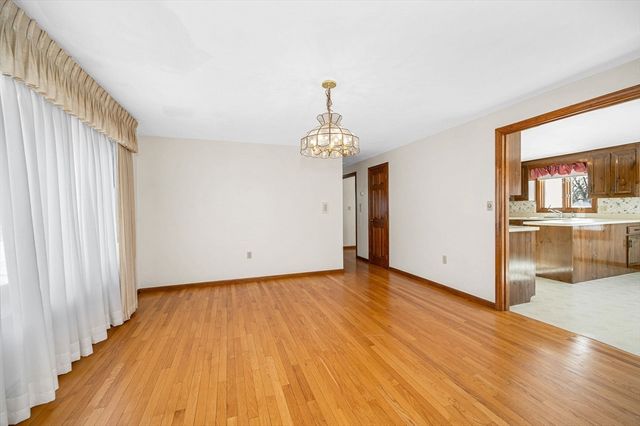 287 Fox Ave, Dracut, MA 01826