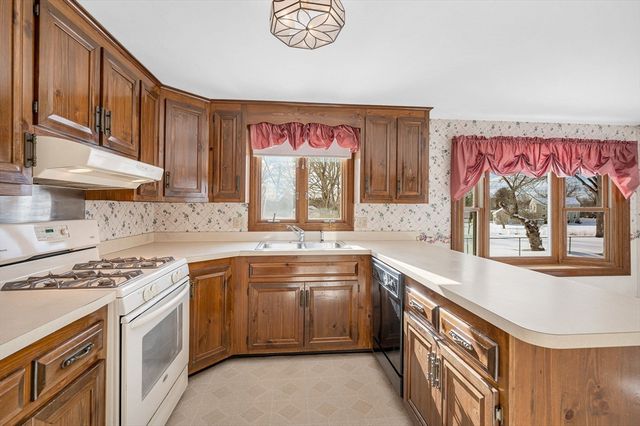 287 Fox Ave, Dracut, MA 01826