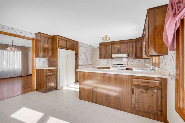 287 Fox Ave, Dracut, MA 01826