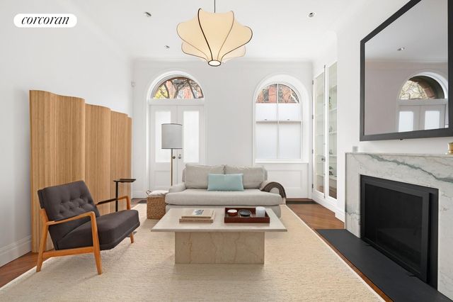 429 W 22nd St Apt 1B, New York City, NY 10011