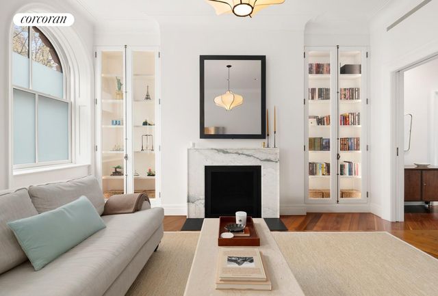 429 W 22nd St Apt 1B, New York City, NY 10011