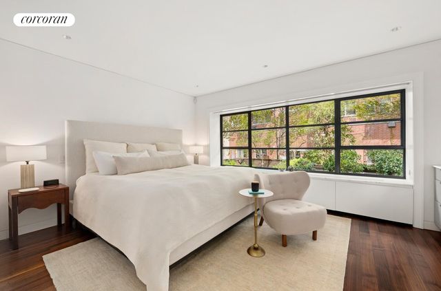 429 W 22nd St Apt 1B, New York City, NY 10011