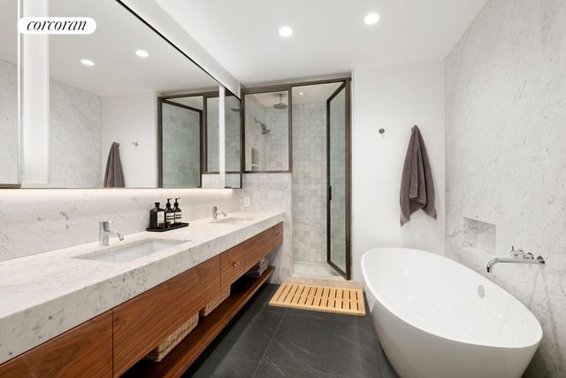 429 W 22nd St Apt 1B, New York City, NY 10011