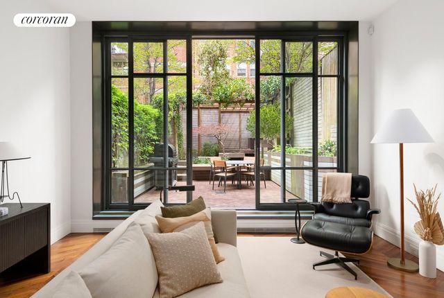 429 W 22nd St Apt 1B, New York City, NY 10011
