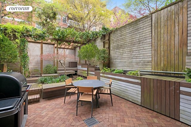 429 W 22nd St Apt 1B, New York City, NY 10011