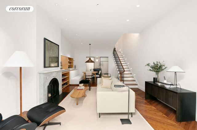429 W 22nd St Apt 1B, New York City, NY 10011