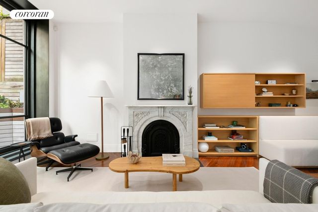 429 W 22nd St Apt 1B, New York City, NY 10011