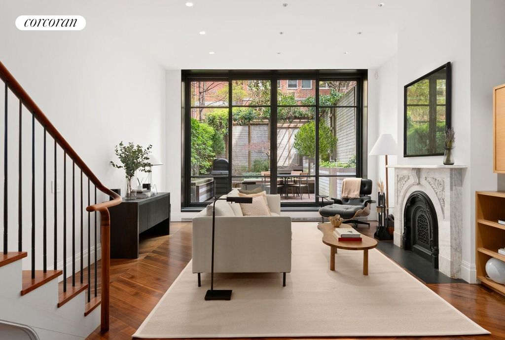 429 W 22nd St Apt 1B, New York City, NY 10011