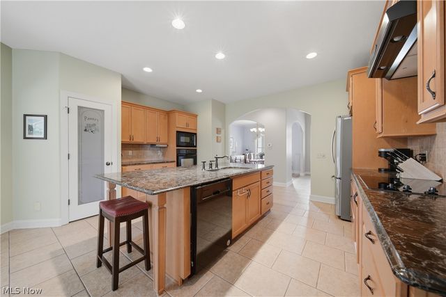 1070 Wedgefield Court NE, North Canton, OH 44720