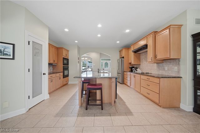 1070 Wedgefield Court NE, North Canton, OH 44720