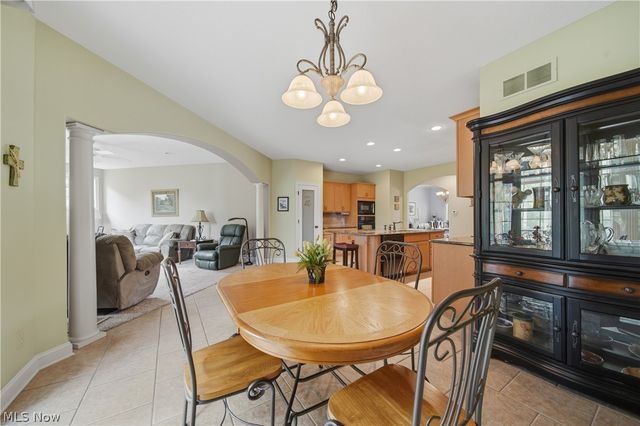 1070 Wedgefield Court NE, North Canton, OH 44720