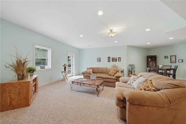 1070 Wedgefield Court NE, North Canton, OH 44720