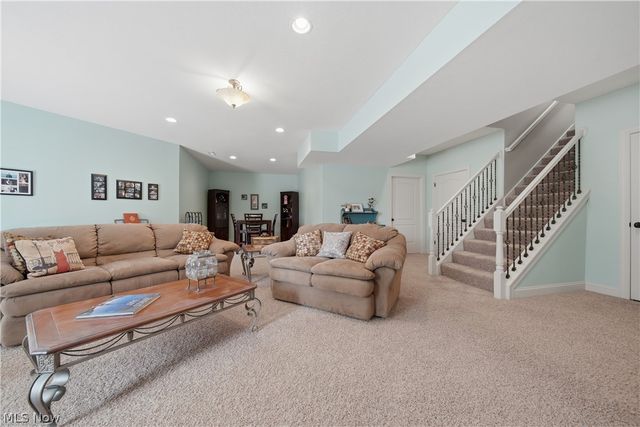 1070 Wedgefield Court NE, North Canton, OH 44720