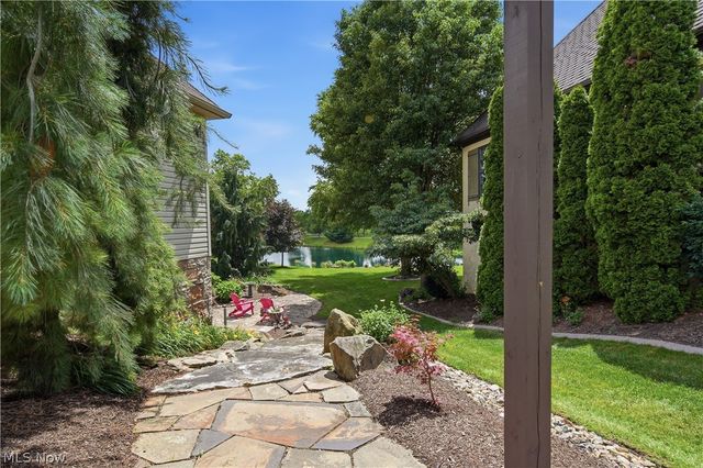 1070 Wedgefield Court NE, North Canton, OH 44720
