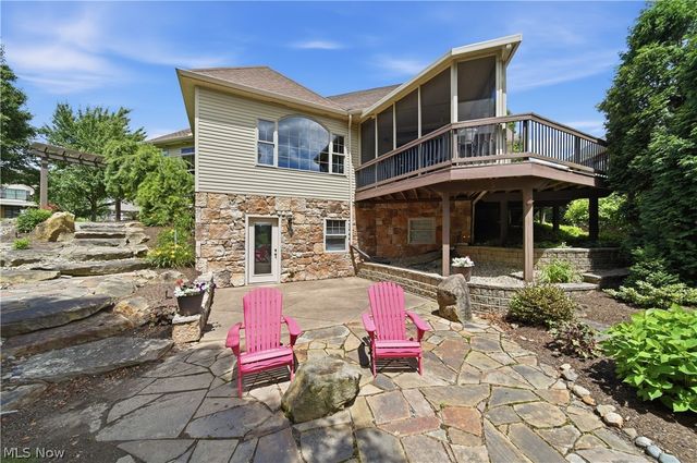 1070 Wedgefield Court NE, North Canton, OH 44720