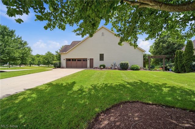 1070 Wedgefield Court NE, North Canton, OH 44720