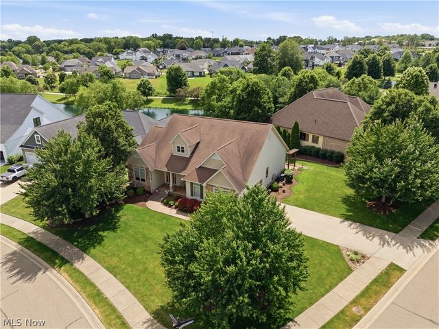 1070 Wedgefield Court NE, North Canton, OH 44720