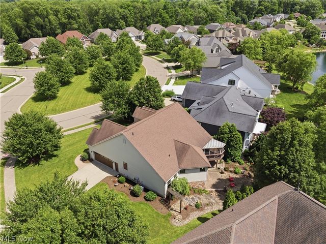 1070 Wedgefield Court NE, North Canton, OH 44720