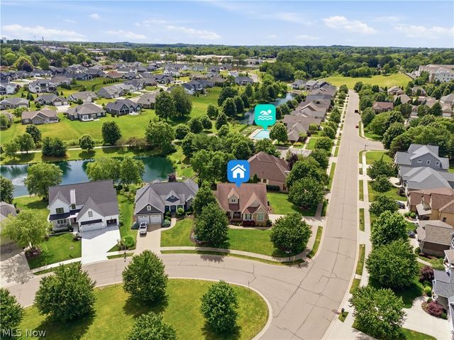 1070 Wedgefield Court NE, North Canton, OH 44720