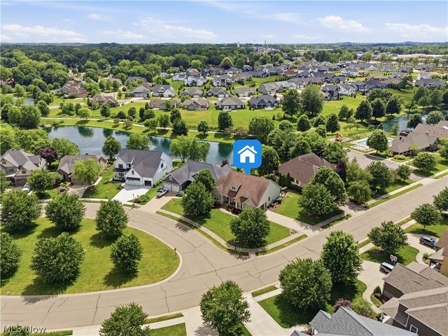1070 Wedgefield Court NE, North Canton, OH 44720
