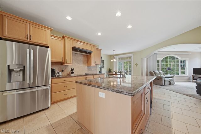 1070 Wedgefield Court NE, North Canton, OH 44720