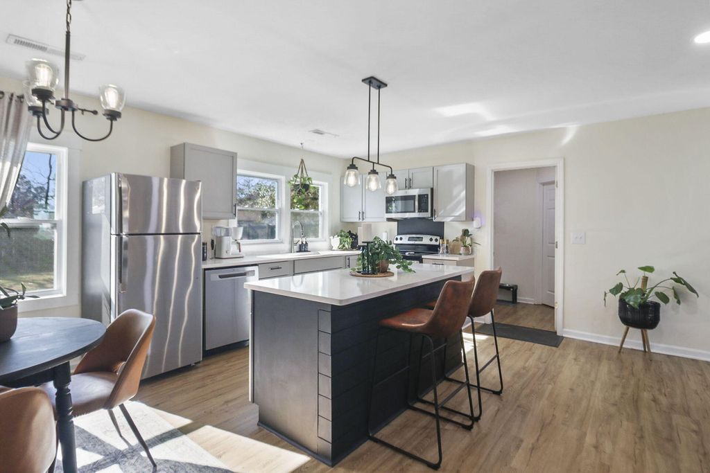 Image 12 of property listing at 109 Marion Road, Summerville, SC 29486