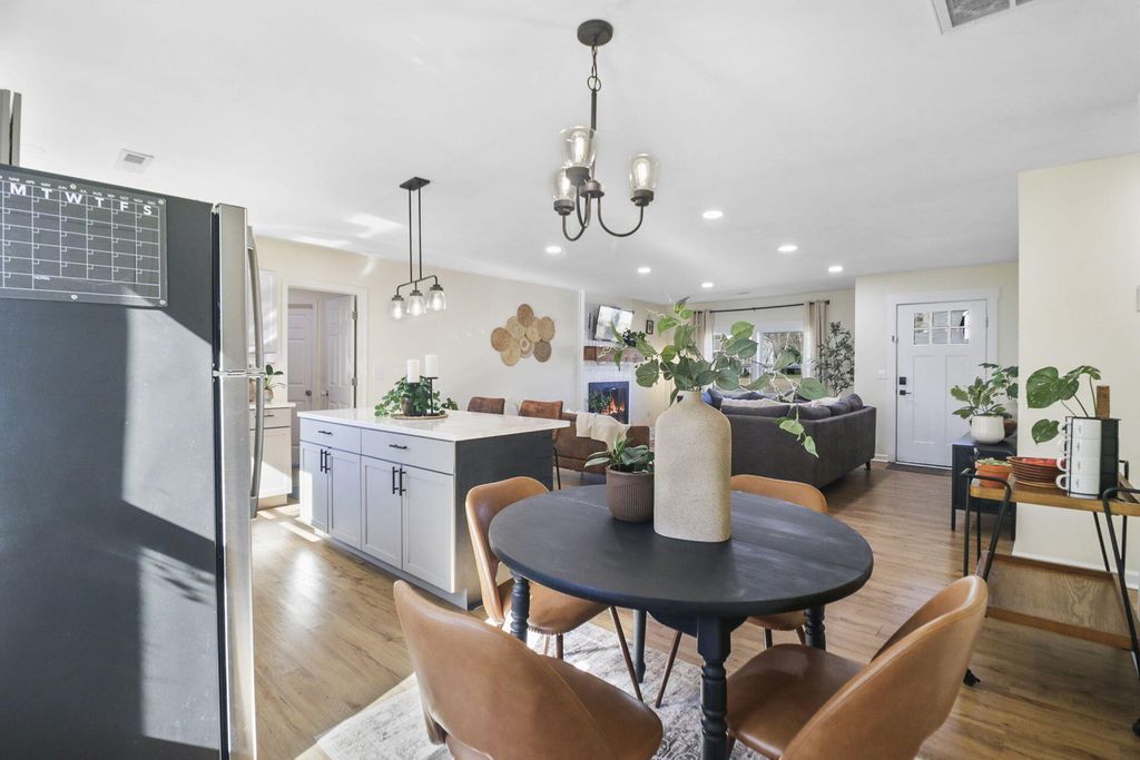 Image 13 of property listing at 109 Marion Road, Summerville, SC 29486