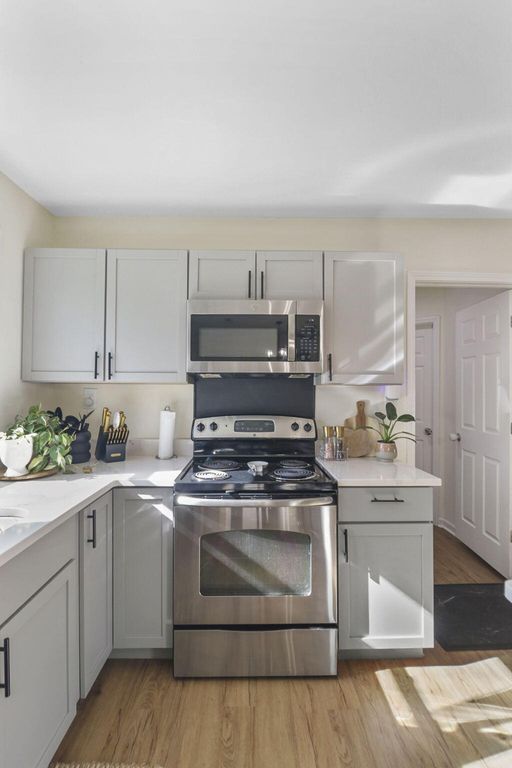 Image 15 of property listing at 109 Marion Road, Summerville, SC 29486