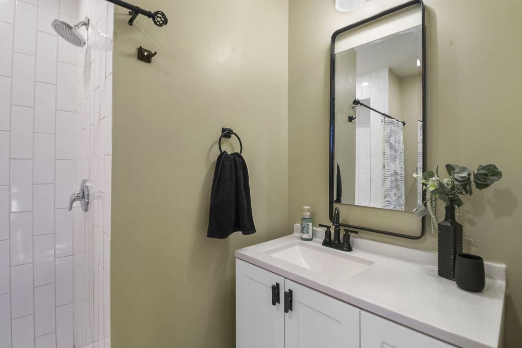 Image 20 of property listing at 109 Marion Road, Summerville, SC 29486