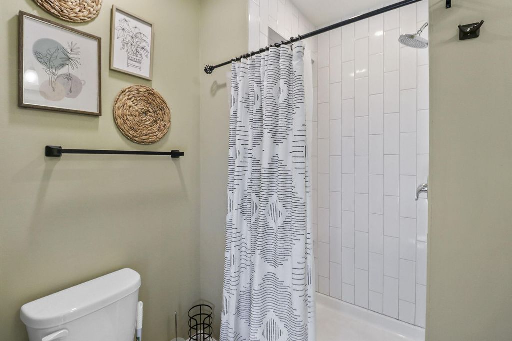 Image 21 of property listing at 109 Marion Road, Summerville, SC 29486