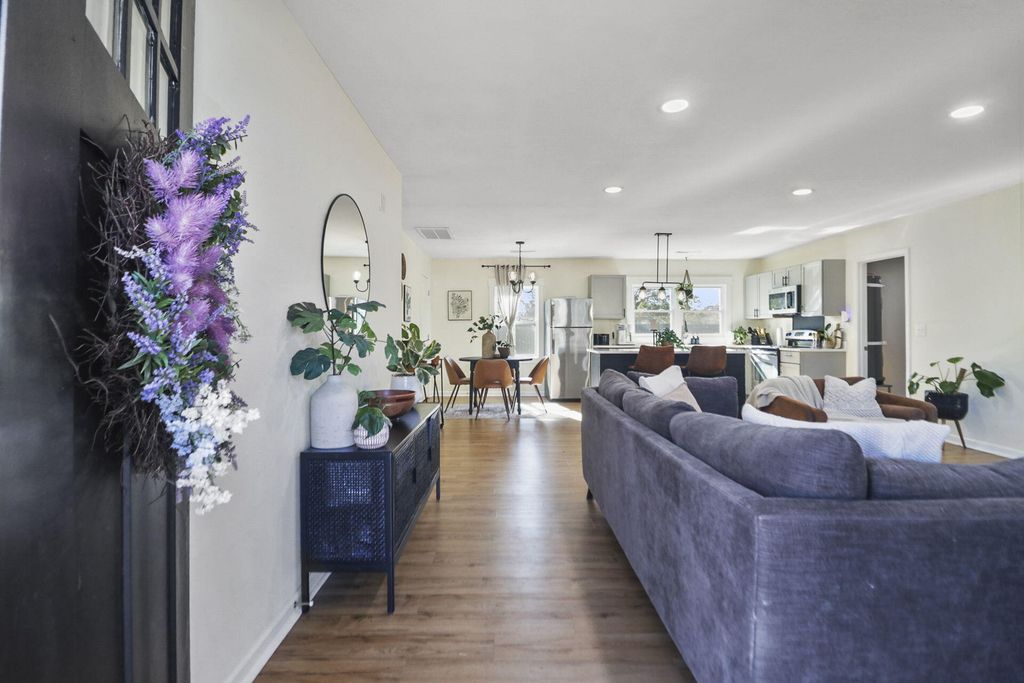 Image 5 of property listing at 109 Marion Road, Summerville, SC 29486