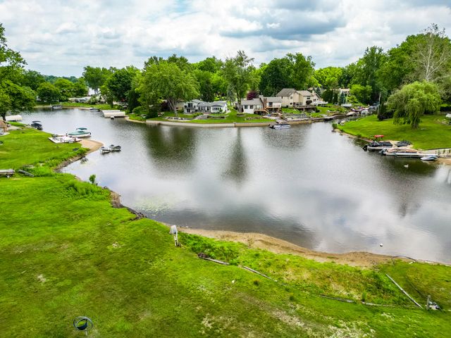 7436 Oak Bay Drive, White Lake, MI 48383