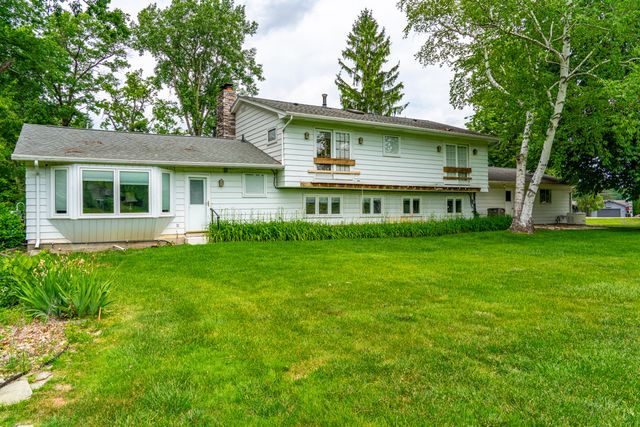 7436 Oak Bay Drive, White Lake, MI 48383
