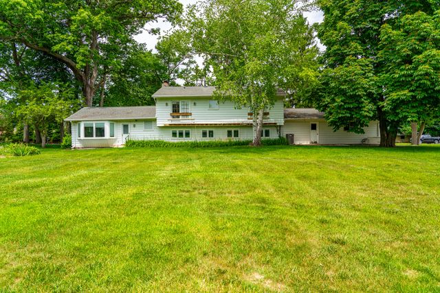 7436 Oak Bay Drive, White Lake, MI 48383
