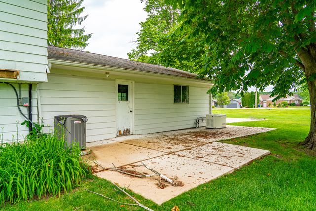 7436 Oak Bay Drive, White Lake, MI 48383