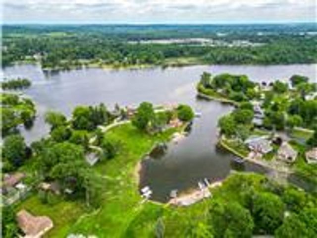 7436 Oak Bay Drive, White Lake, MI 48383